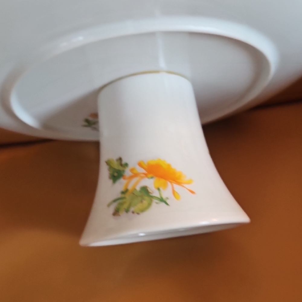 Charming Floral Cake Stand by Seymour Mann with Vibrant Blooms - Picture 6 of 7